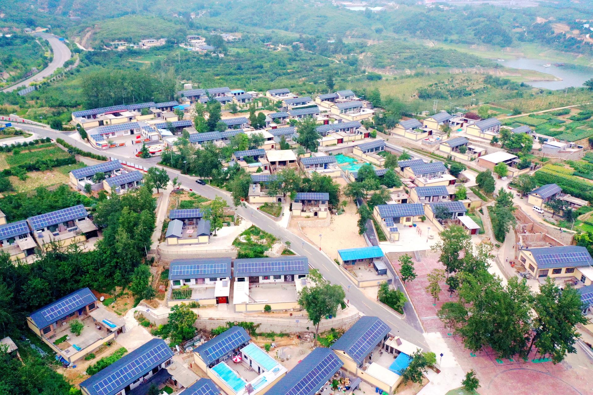 2003网站太阳集团电气西柏坡北庄光伏树模工程