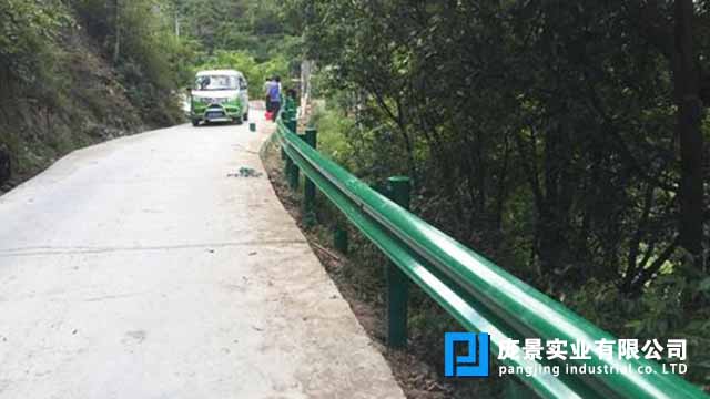 墟落公路护栏.jpg